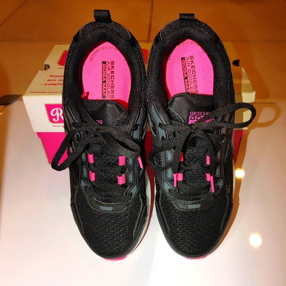 Sketchers shoes